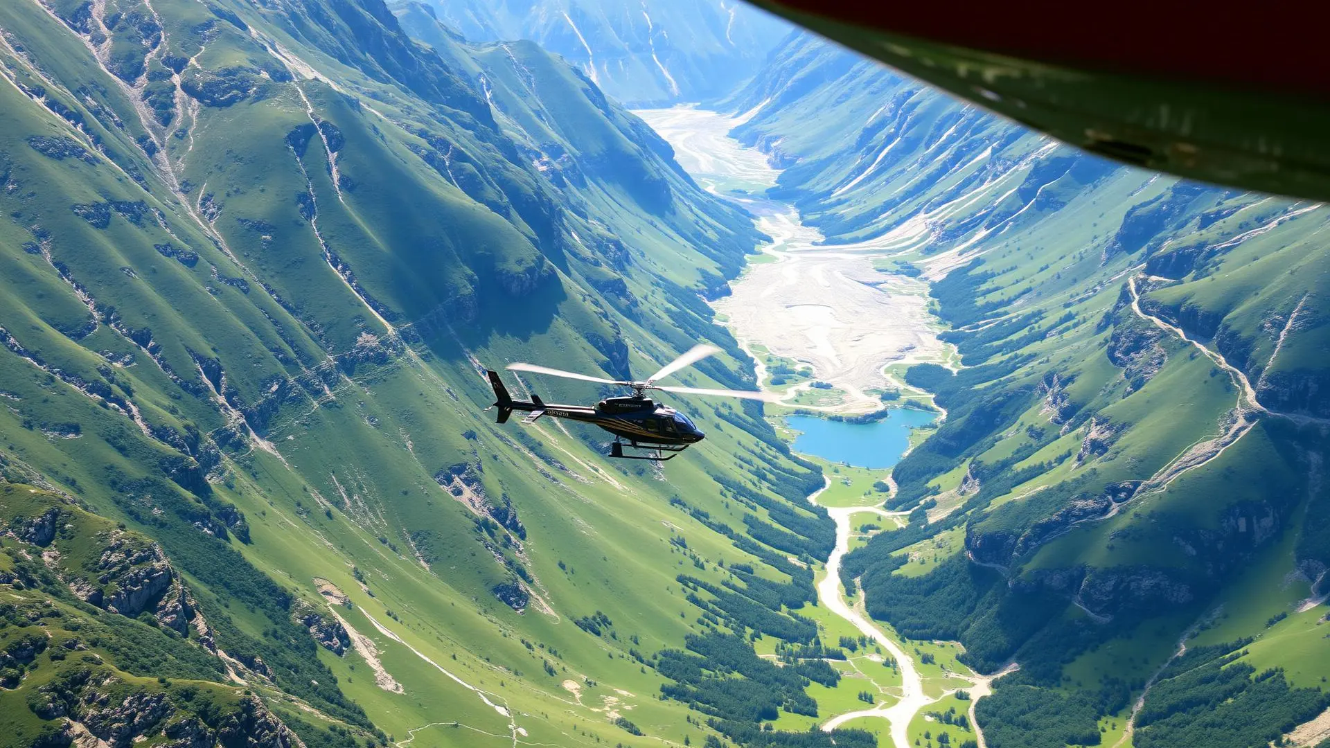 Luftaufnahme der Region Glarnerland mit Helikopter